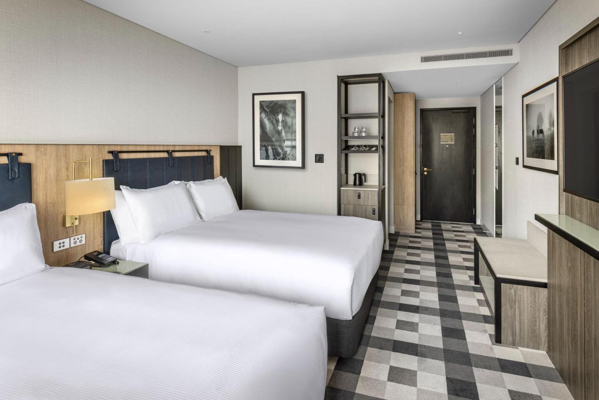 Doubletree By Hilton Auckland Karaka Hotel Exterior photo