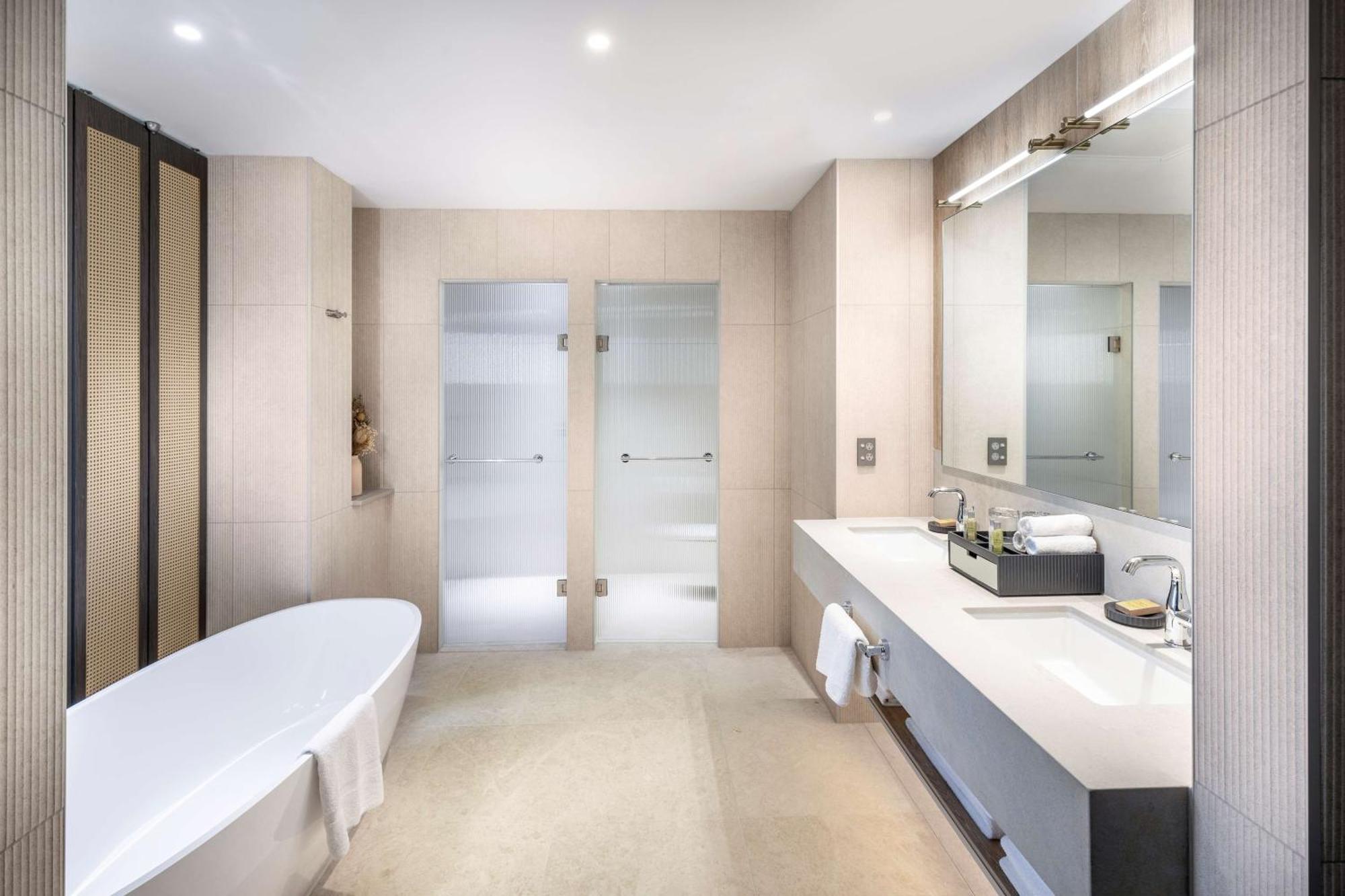 Doubletree By Hilton Auckland Karaka Hotel Exterior photo