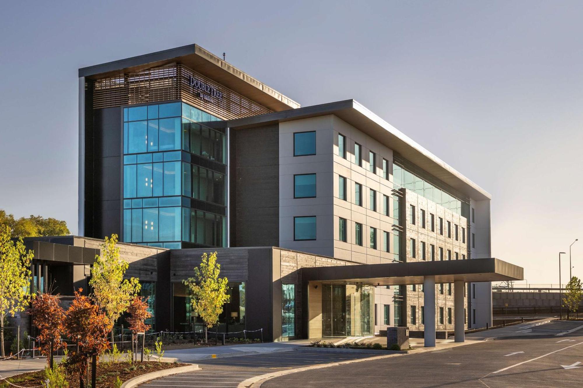 Doubletree By Hilton Auckland Karaka Hotel Exterior photo