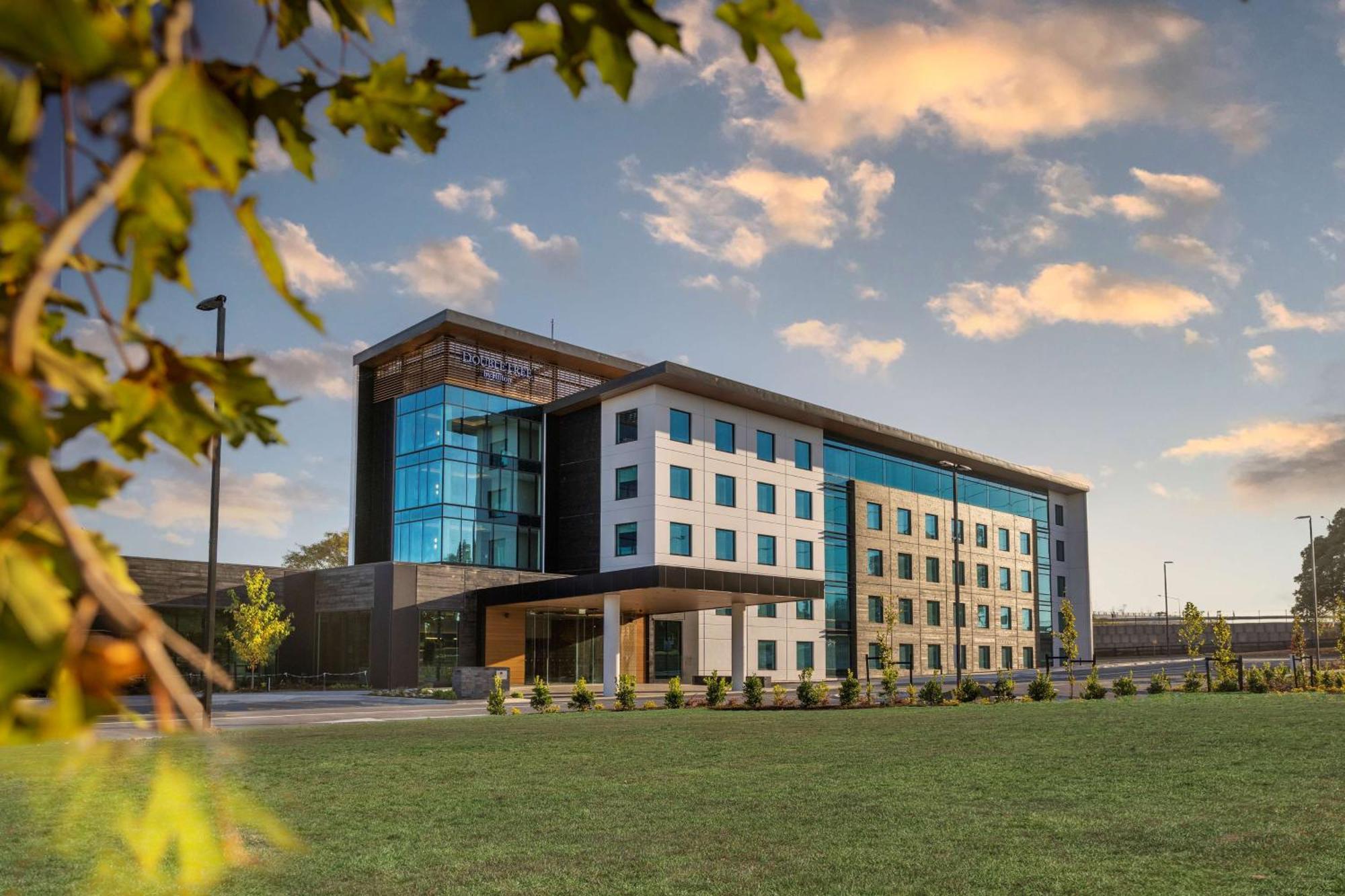 Doubletree By Hilton Auckland Karaka Hotel Exterior photo