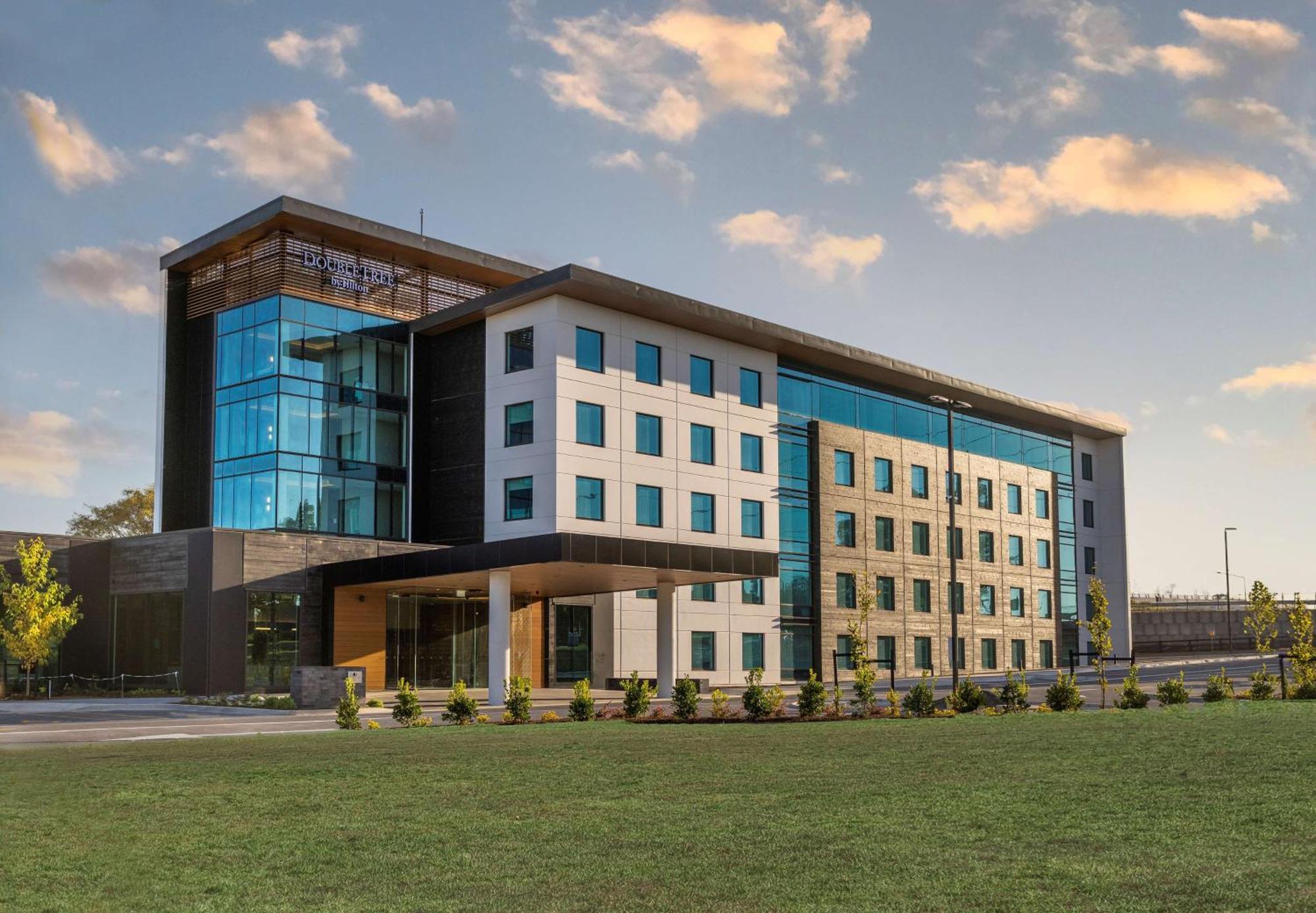 Doubletree By Hilton Auckland Karaka Hotel Exterior photo