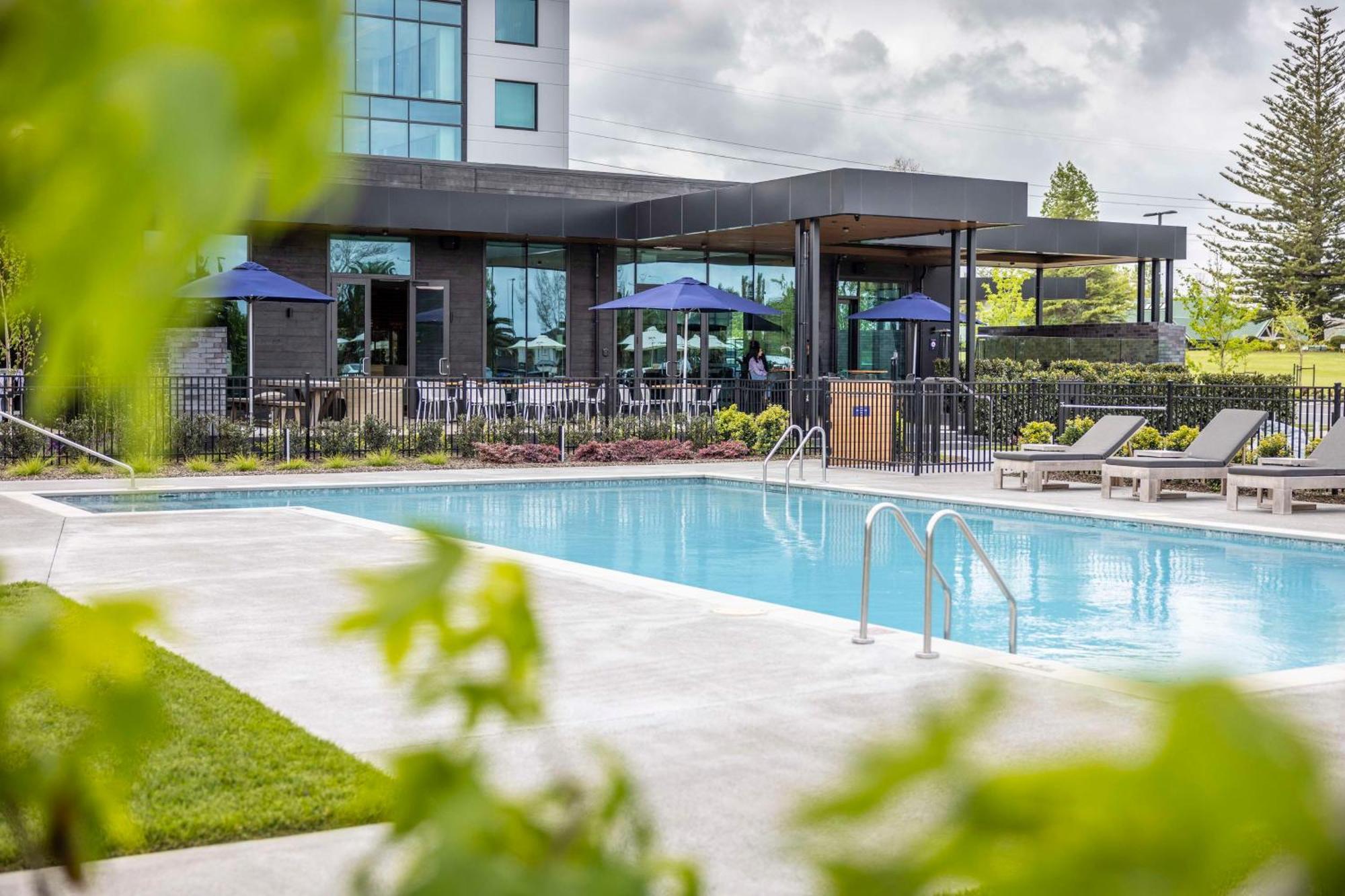 Doubletree By Hilton Auckland Karaka Hotel Exterior photo