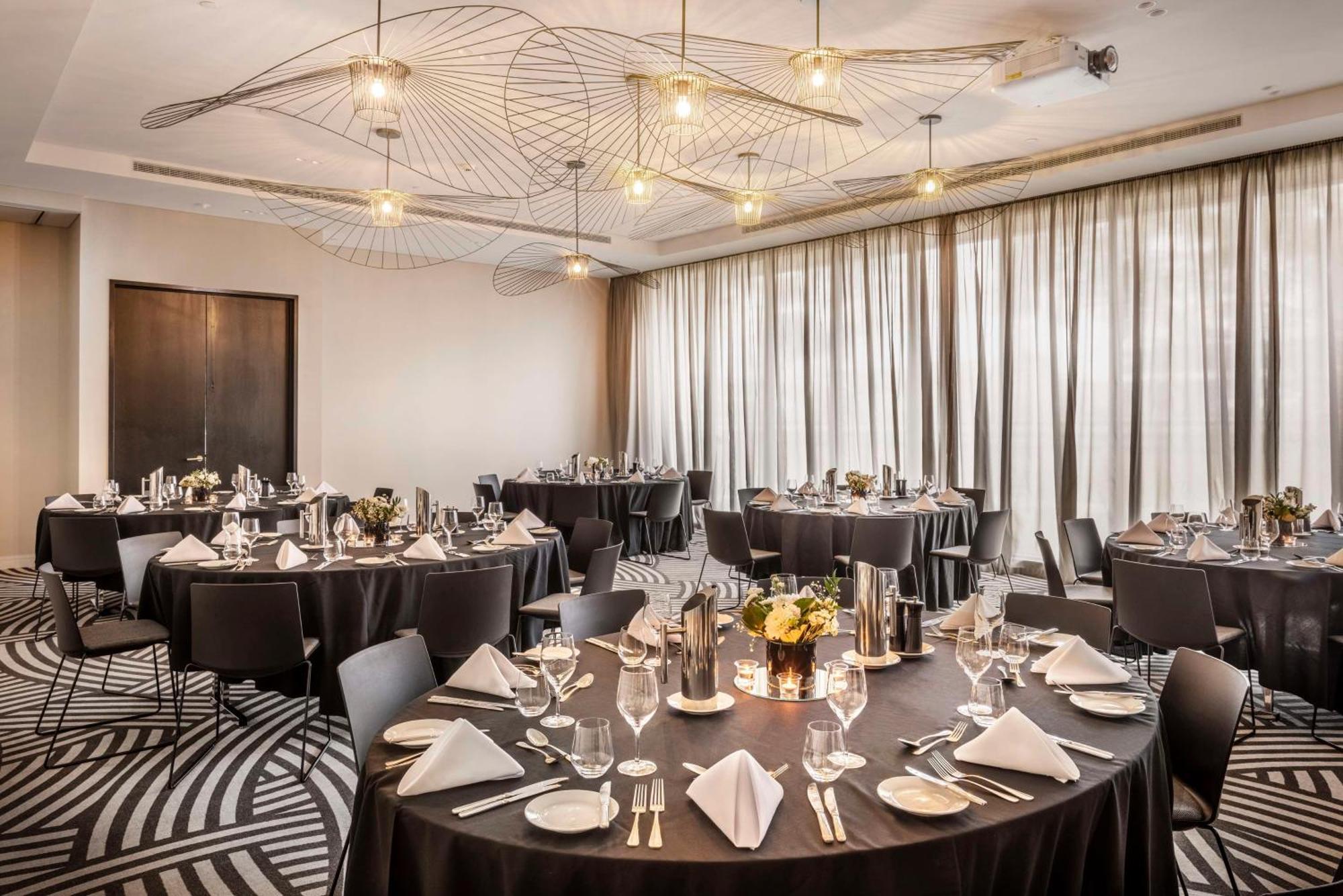 Doubletree By Hilton Auckland Karaka Hotel Exterior photo