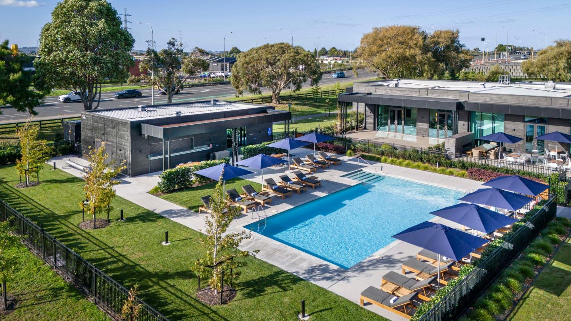 Doubletree By Hilton Auckland Karaka Hotel Exterior photo