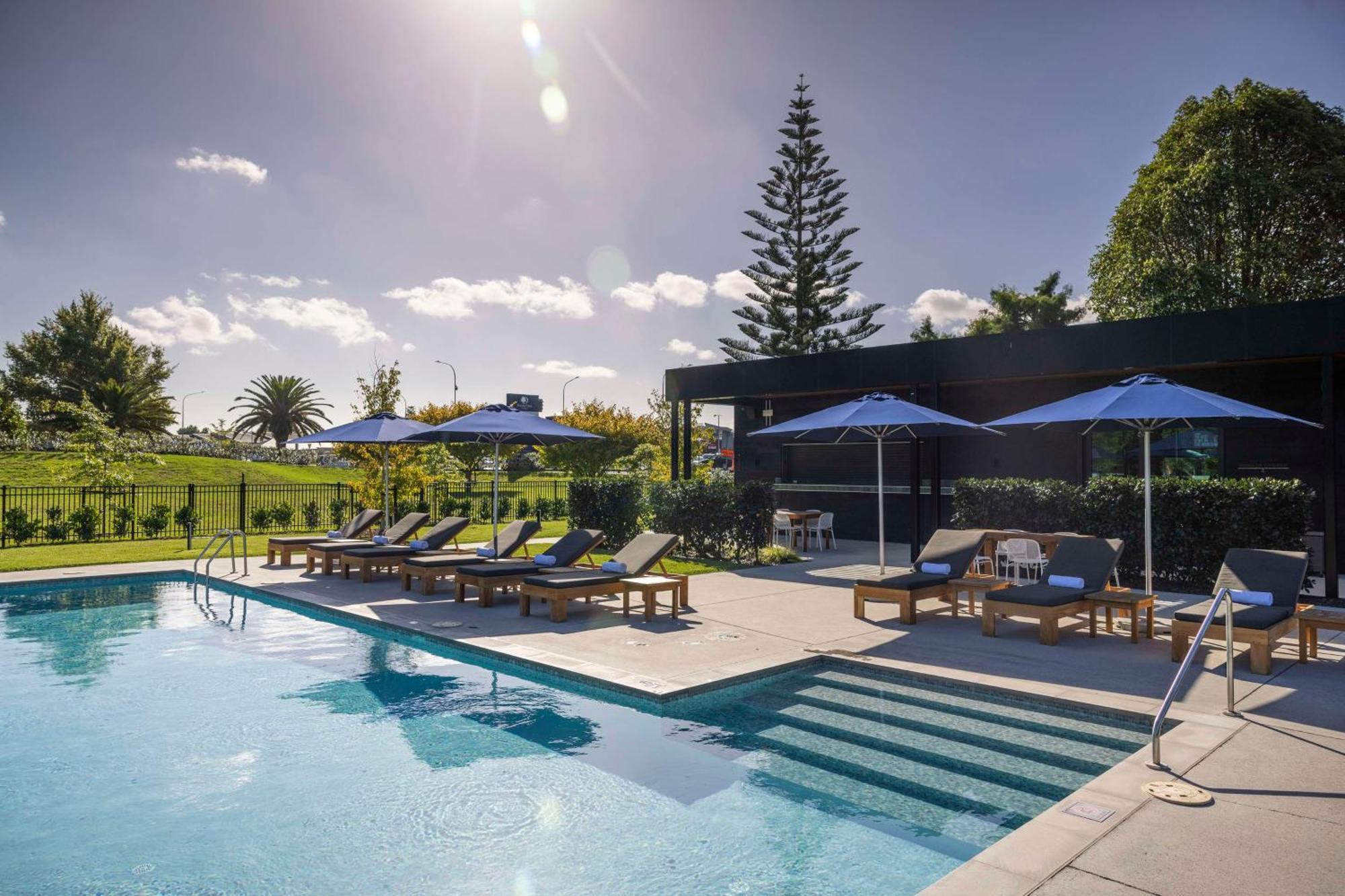 Doubletree By Hilton Auckland Karaka Hotel Exterior photo