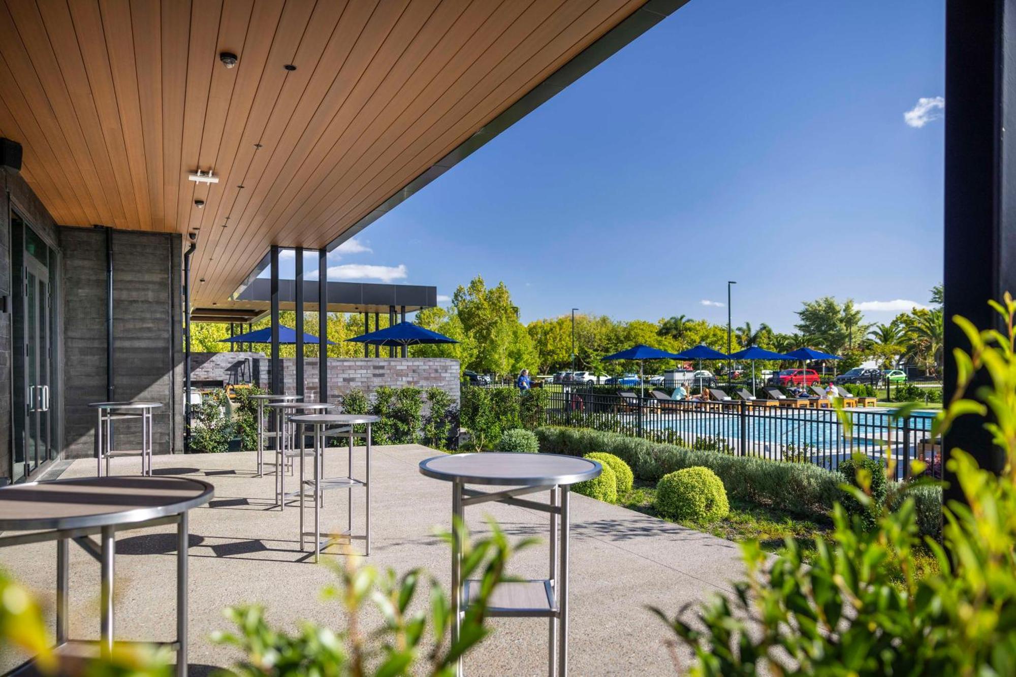 Doubletree By Hilton Auckland Karaka Hotel Exterior photo
